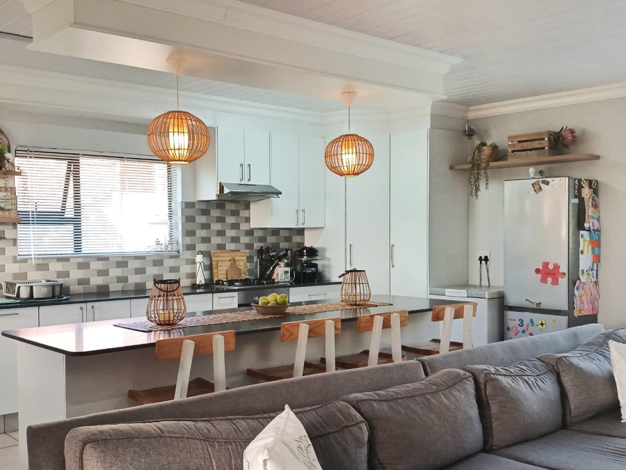 2 Bedroom Property for Sale in Fraaiuitsig Western Cape